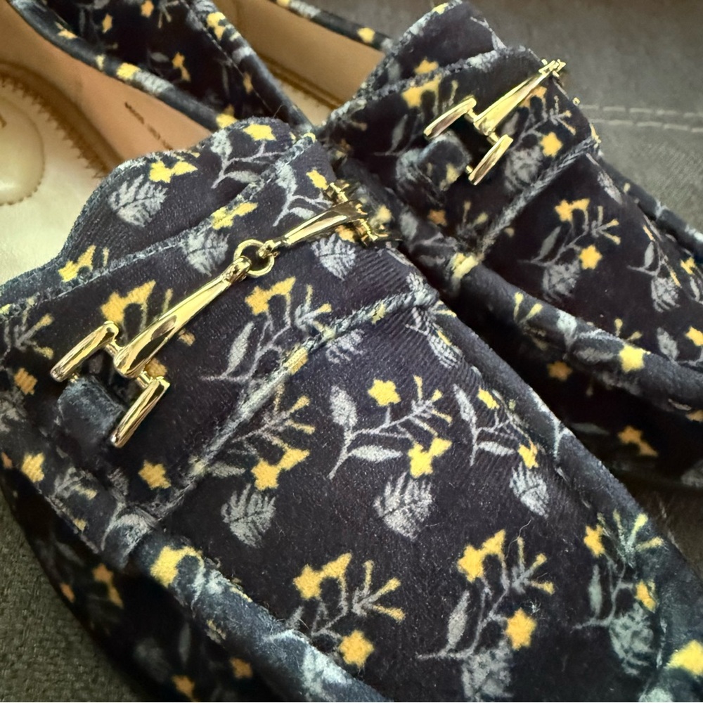 NWOT💕 Cabi Carnaby Floral Velvet Loafer Flats with Gold Horsebit Detail - Picture 6 of 6